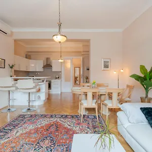 Apartment View To The Roofs Luxury With 2 Bedrooms, Budapest